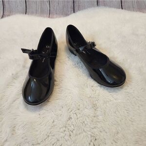 ABT spotlights shiny black tap shoes